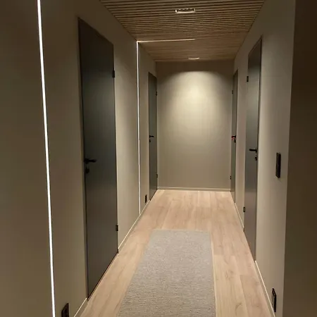 Romslig Og Sentrumsnaer Enebolig *
